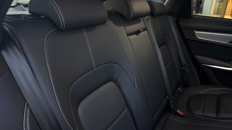 Jaguar F-Pace 2.0 D200 R-Dynamic SE Black 5dr Auto AWD Diesel Estate